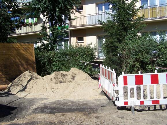 Na Wojska Polskiego remont idzie jak po grudzie