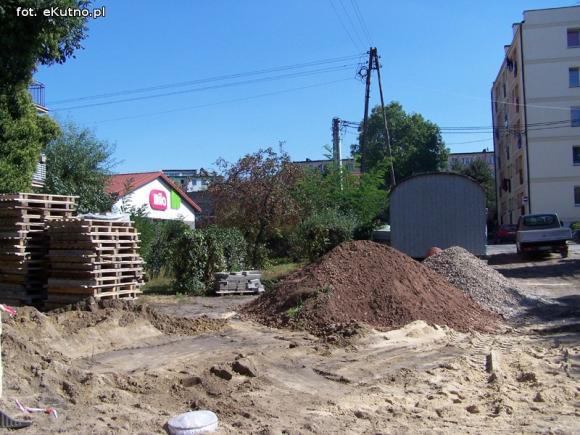 Na Wojska Polskiego remont idzie jak po grudzie