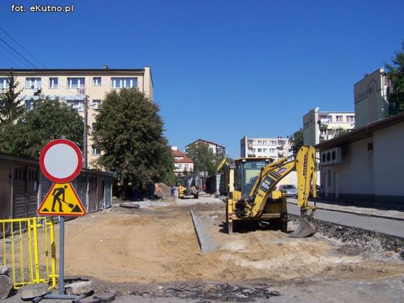 Na Wojska Polskiego remont idzie jak po grudzie