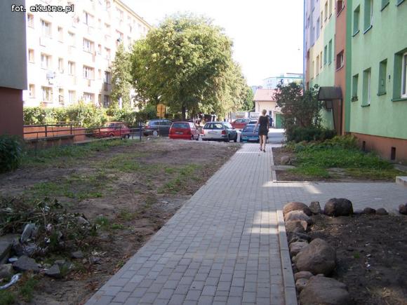 Na Wojska Polskiego remont idzie jak po grudzie