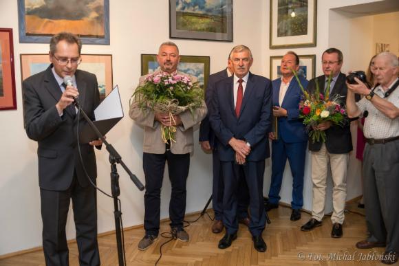 Nagroda Prezydenta Kutna w rękach artystki malarki. Gratulujemy Krystynie Brzozowskiej