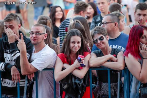 Ewelina Lisowska na początek koncertów nad Ochnią