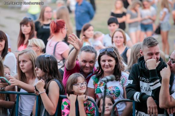 Ewelina Lisowska na początek koncertów nad Ochnią