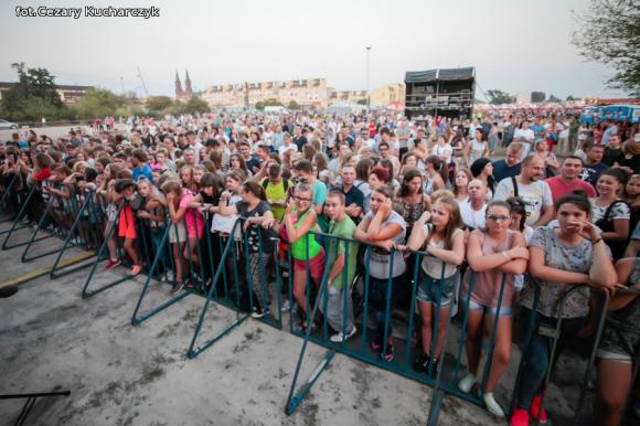 Ewelina Lisowska na początek koncertów nad Ochnią