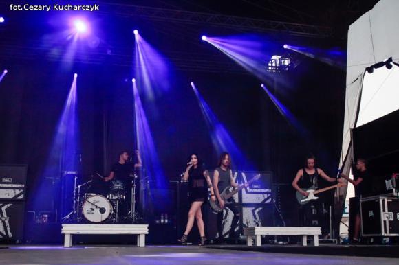 Ewelina Lisowska na początek koncertów nad Ochnią