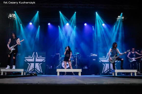 Ewelina Lisowska na początek koncertów nad Ochnią