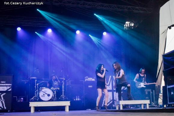 Ewelina Lisowska na początek koncertów nad Ochnią