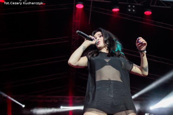 Ewelina Lisowska na początek koncertów nad Ochnią