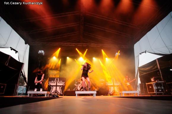 Ewelina Lisowska na początek koncertów nad Ochnią