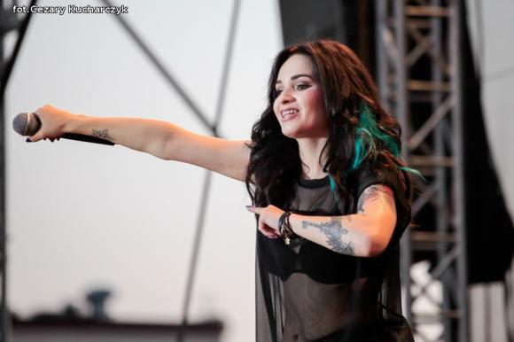 Ewelina Lisowska na początek koncertów nad Ochnią