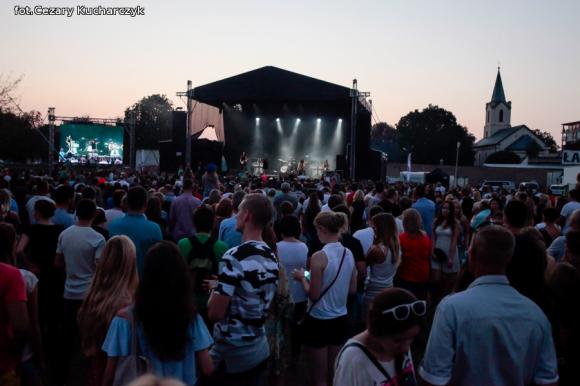 Ewelina Lisowska na początek koncertów nad Ochnią