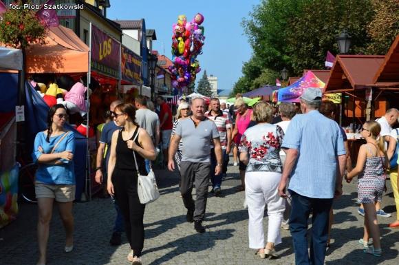 Laureaci Kwietnika, mistrz szybownik, baśniowe obrazy, zabawa w lunaparku. Co widział Piotr podczas drugiego dnia Święta Róży?