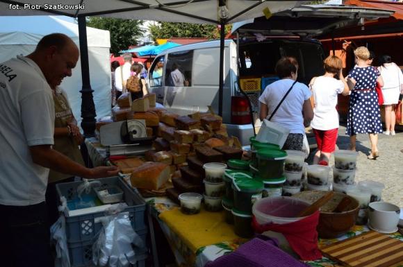 Laureaci Kwietnika, mistrz szybownik, baśniowe obrazy, zabawa w lunaparku. Co widział Piotr podczas drugiego dnia Święta Róży?