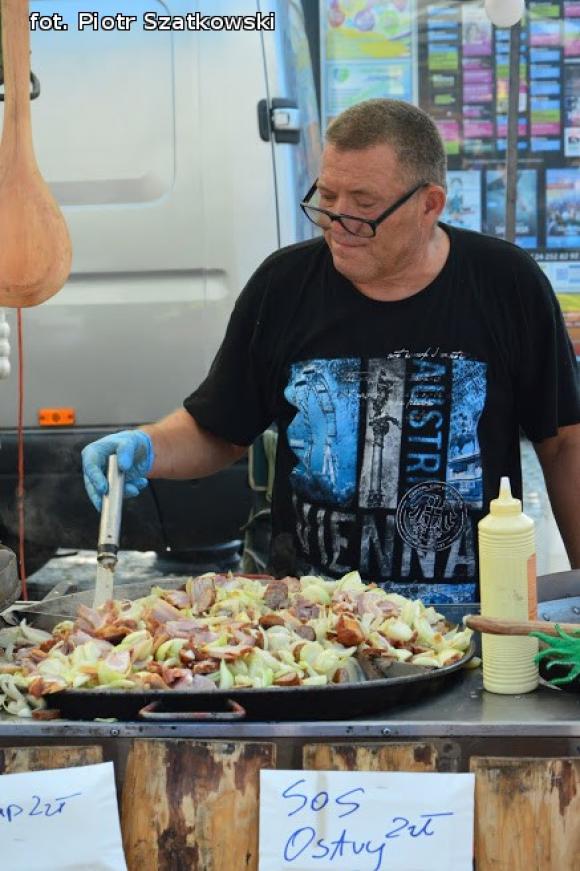 Laureaci Kwietnika, mistrz szybownik, baśniowe obrazy, zabawa w lunaparku. Co widział Piotr podczas drugiego dnia Święta Róży?