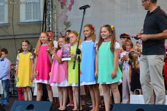 Laureaci Kwietnika, mistrz szybownik, baśniowe obrazy, zabawa w lunaparku. Co widział Piotr podczas drugiego dnia Święta Róży?