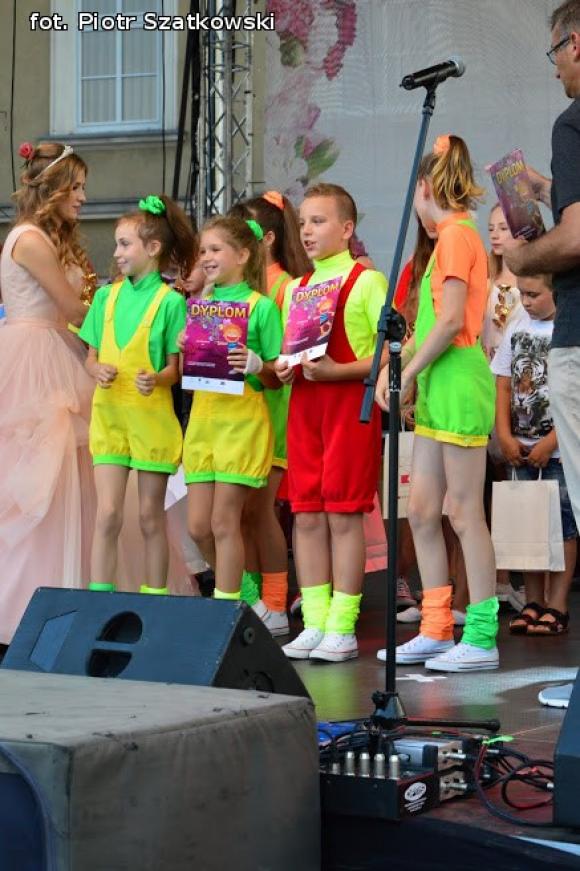 Laureaci Kwietnika, mistrz szybownik, baśniowe obrazy, zabawa w lunaparku. Co widział Piotr podczas drugiego dnia Święta Róży?