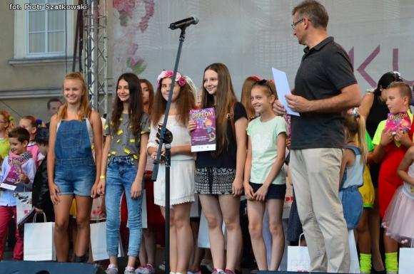 Laureaci Kwietnika, mistrz szybownik, baśniowe obrazy, zabawa w lunaparku. Co widział Piotr podczas drugiego dnia Święta Róży?