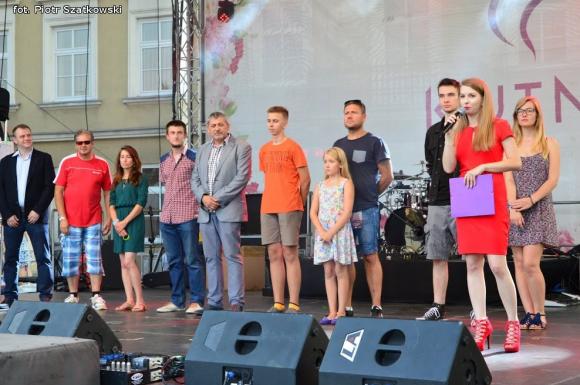 Laureaci Kwietnika, mistrz szybownik, baśniowe obrazy, zabawa w lunaparku. Co widział Piotr podczas drugiego dnia Święta Róży?