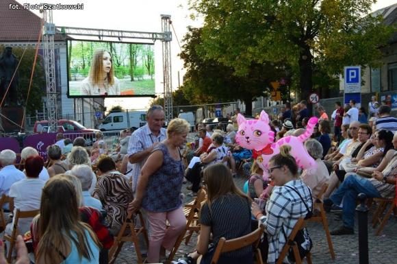 Laureaci Kwietnika, mistrz szybownik, baśniowe obrazy, zabawa w lunaparku. Co widział Piotr podczas drugiego dnia Święta Róży?