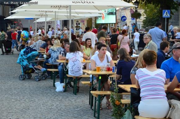 Laureaci Kwietnika, mistrz szybownik, baśniowe obrazy, zabawa w lunaparku. Co widział Piotr podczas drugiego dnia Święta Róży?