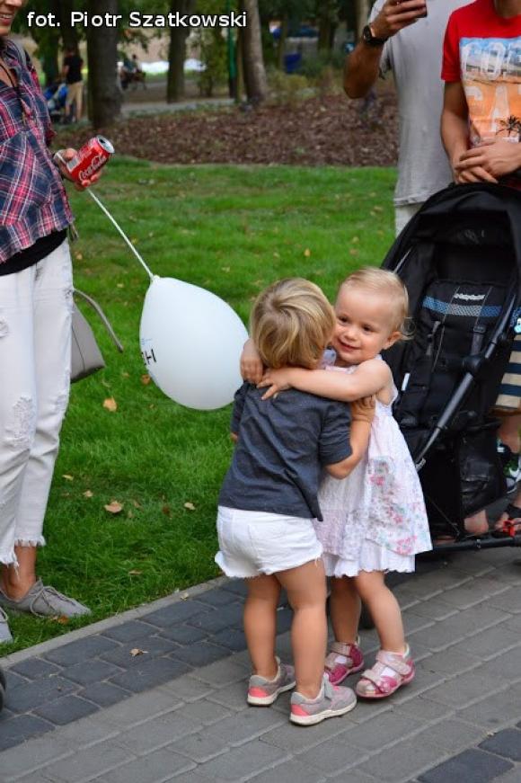 Laureaci Kwietnika, mistrz szybownik, baśniowe obrazy, zabawa w lunaparku. Co widział Piotr podczas drugiego dnia Święta Róży?