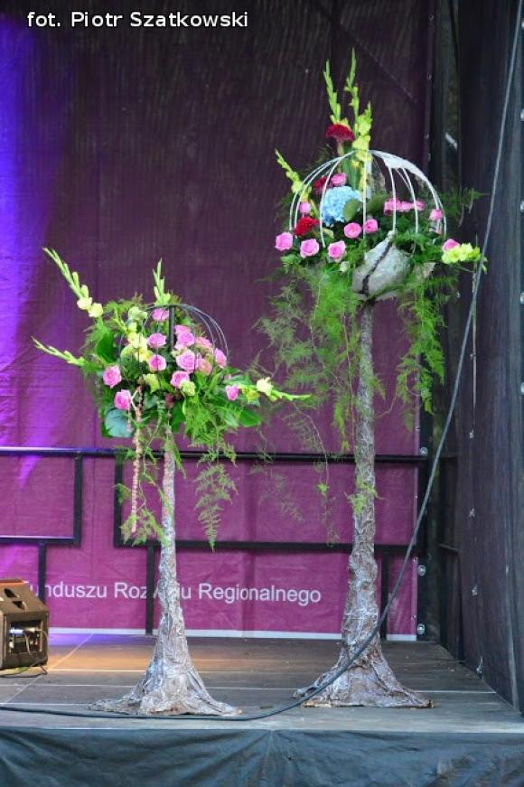 Laureaci Kwietnika, mistrz szybownik, baśniowe obrazy, zabawa w lunaparku. Co widział Piotr podczas drugiego dnia Święta Róży?