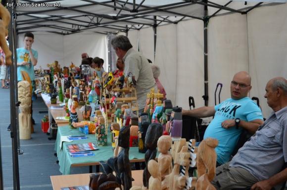 Laureaci Kwietnika, mistrz szybownik, baśniowe obrazy, zabawa w lunaparku. Co widział Piotr podczas drugiego dnia Święta Róży?