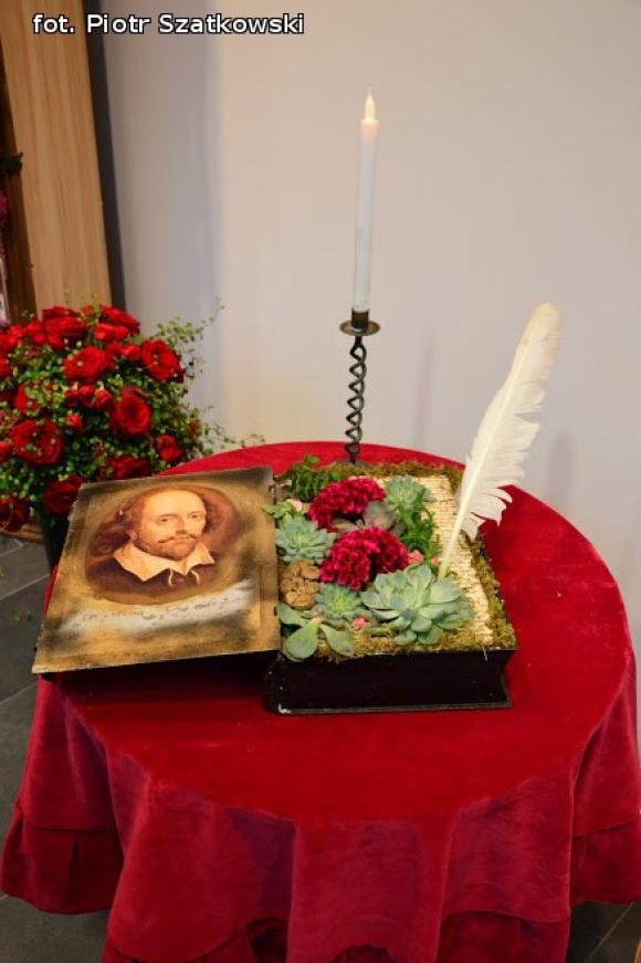 Laureaci Kwietnika, mistrz szybownik, baśniowe obrazy, zabawa w lunaparku. Co widział Piotr podczas drugiego dnia Święta Róży?