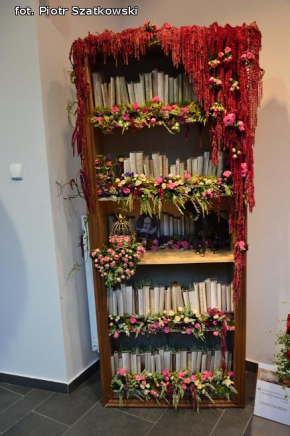 Laureaci Kwietnika, mistrz szybownik, baśniowe obrazy, zabawa w lunaparku. Co widział Piotr podczas drugiego dnia Święta Róży?