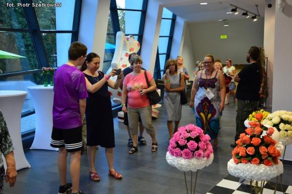 Laureaci Kwietnika, mistrz szybownik, baśniowe obrazy, zabawa w lunaparku. Co widział Piotr podczas drugiego dnia Święta Róży?