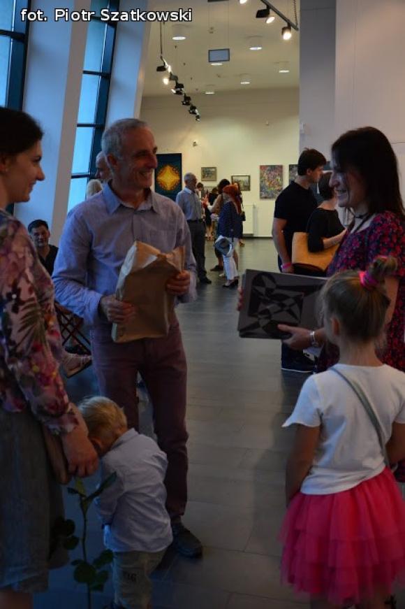 Laureaci Kwietnika, mistrz szybownik, baśniowe obrazy, zabawa w lunaparku. Co widział Piotr podczas drugiego dnia Święta Róży?