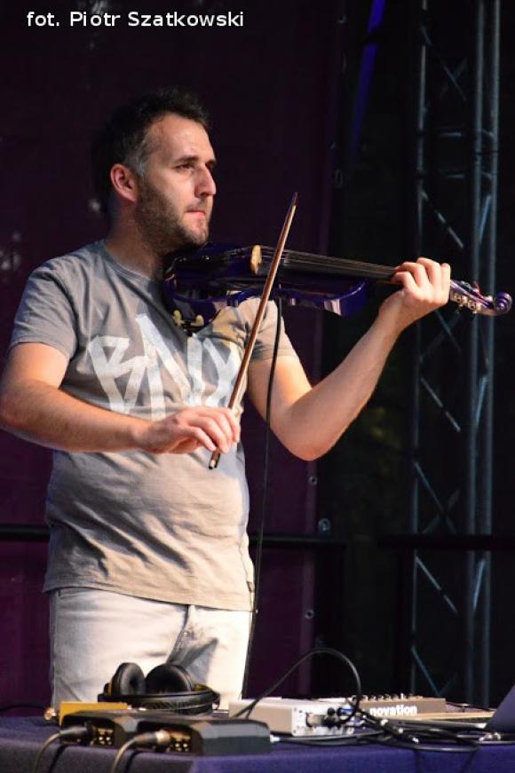 Laureaci Kwietnika, mistrz szybownik, baśniowe obrazy, zabawa w lunaparku. Co widział Piotr podczas drugiego dnia Święta Róży?