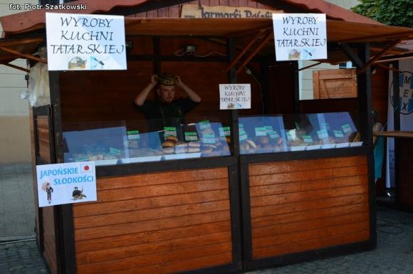 Laureaci Kwietnika, mistrz szybownik, baśniowe obrazy, zabawa w lunaparku. Co widział Piotr podczas drugiego dnia Święta Róży?