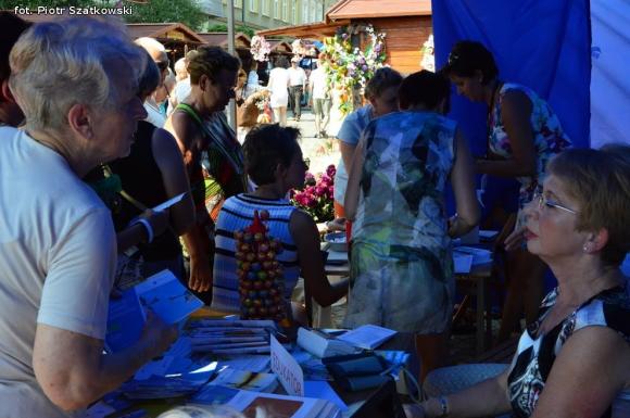 Laureaci Kwietnika, mistrz szybownik, baśniowe obrazy, zabawa w lunaparku. Co widział Piotr podczas drugiego dnia Święta Róży?