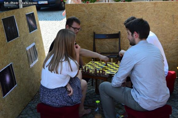 Laureaci Kwietnika, mistrz szybownik, baśniowe obrazy, zabawa w lunaparku. Co widział Piotr podczas drugiego dnia Święta Róży?