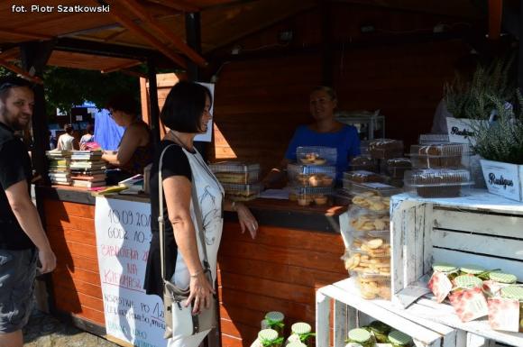 Laureaci Kwietnika, mistrz szybownik, baśniowe obrazy, zabawa w lunaparku. Co widział Piotr podczas drugiego dnia Święta Róży?