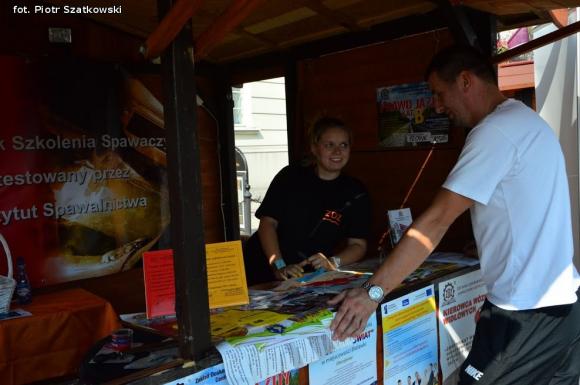 Laureaci Kwietnika, mistrz szybownik, baśniowe obrazy, zabawa w lunaparku. Co widział Piotr podczas drugiego dnia Święta Róży?