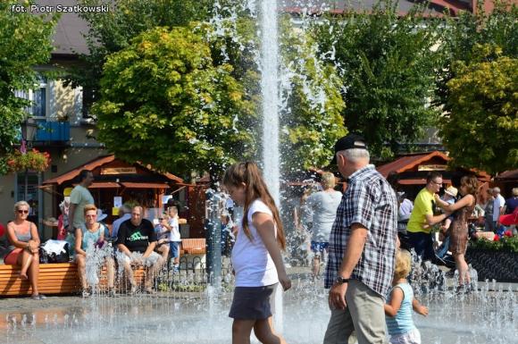 Laureaci Kwietnika, mistrz szybownik, baśniowe obrazy, zabawa w lunaparku. Co widział Piotr podczas drugiego dnia Święta Róży?