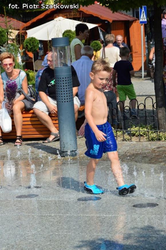 Laureaci Kwietnika, mistrz szybownik, baśniowe obrazy, zabawa w lunaparku. Co widział Piotr podczas drugiego dnia Święta Róży?