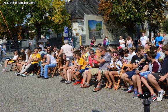 Laureaci Kwietnika, mistrz szybownik, baśniowe obrazy, zabawa w lunaparku. Co widział Piotr podczas drugiego dnia Święta Róży?