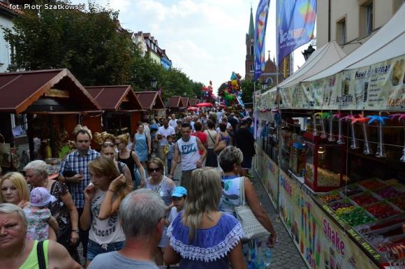 Laureaci Kwietnika, mistrz szybownik, baśniowe obrazy, zabawa w lunaparku. Co widział Piotr podczas drugiego dnia Święta Róży?