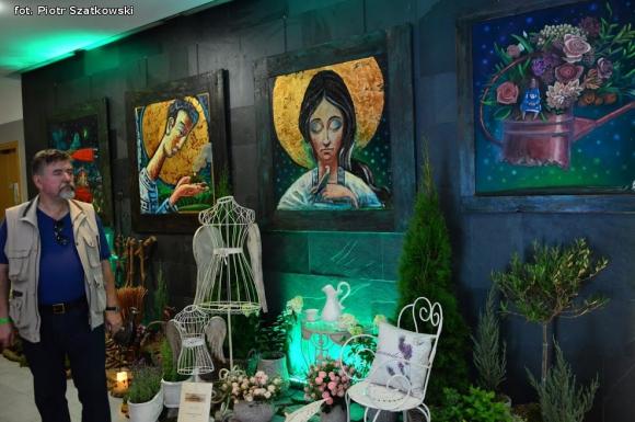 Laureaci Kwietnika, mistrz szybownik, baśniowe obrazy, zabawa w lunaparku. Co widział Piotr podczas drugiego dnia Święta Róży?