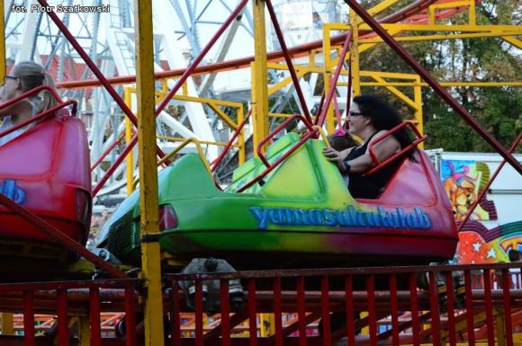 Laureaci Kwietnika, mistrz szybownik, baśniowe obrazy, zabawa w lunaparku. Co widział Piotr podczas drugiego dnia Święta Róży?