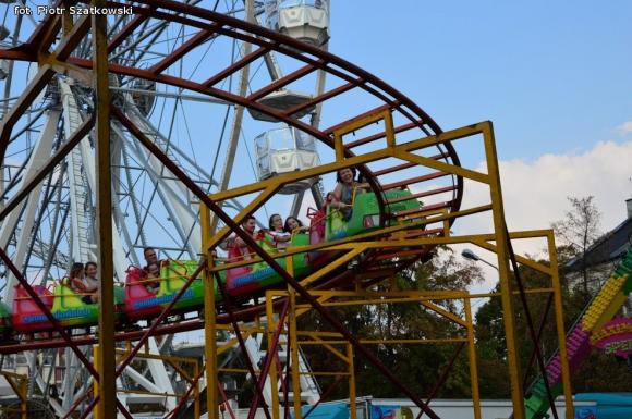 Laureaci Kwietnika, mistrz szybownik, baśniowe obrazy, zabawa w lunaparku. Co widział Piotr podczas drugiego dnia Święta Róży?