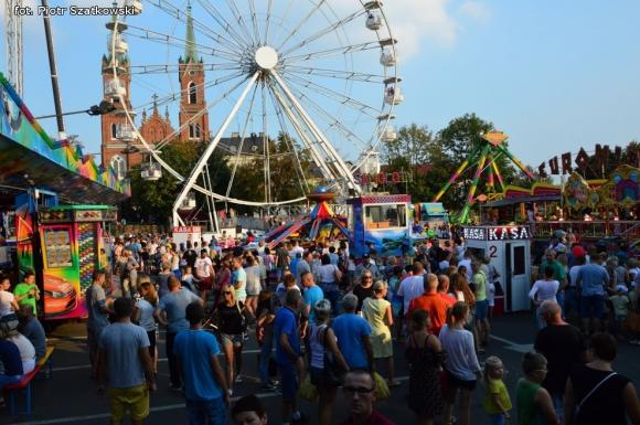 Laureaci Kwietnika, mistrz szybownik, baśniowe obrazy, zabawa w lunaparku. Co widział Piotr podczas drugiego dnia Święta Róży?