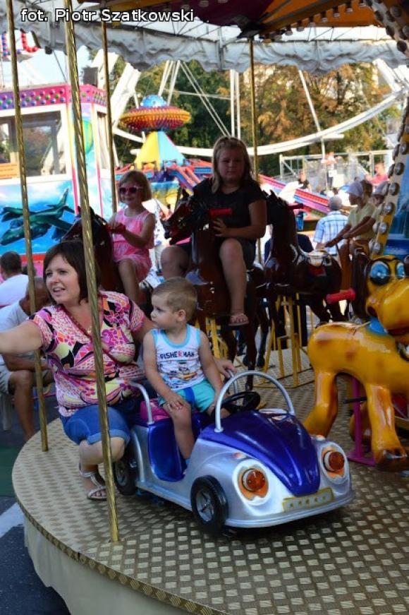 Laureaci Kwietnika, mistrz szybownik, baśniowe obrazy, zabawa w lunaparku. Co widział Piotr podczas drugiego dnia Święta Róży?