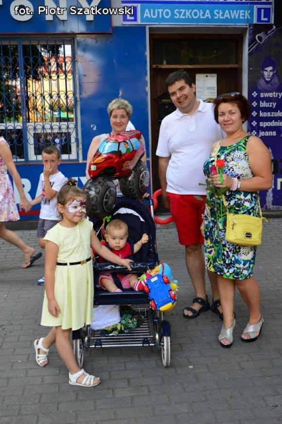 Laureaci Kwietnika, mistrz szybownik, baśniowe obrazy, zabawa w lunaparku. Co widział Piotr podczas drugiego dnia Święta Róży?