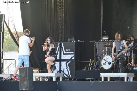 Laureaci Kwietnika, mistrz szybownik, baśniowe obrazy, zabawa w lunaparku. Co widział Piotr podczas drugiego dnia Święta Róży?