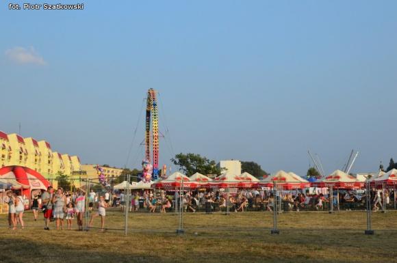 Laureaci Kwietnika, mistrz szybownik, baśniowe obrazy, zabawa w lunaparku. Co widział Piotr podczas drugiego dnia Święta Róży?