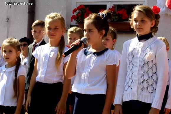 Czas to najlepsza cenzura, a cierpliwość najdoskonalszy nauczyciel. 80-lat Szkoły Podstawowej w Szewcach Nadolnych